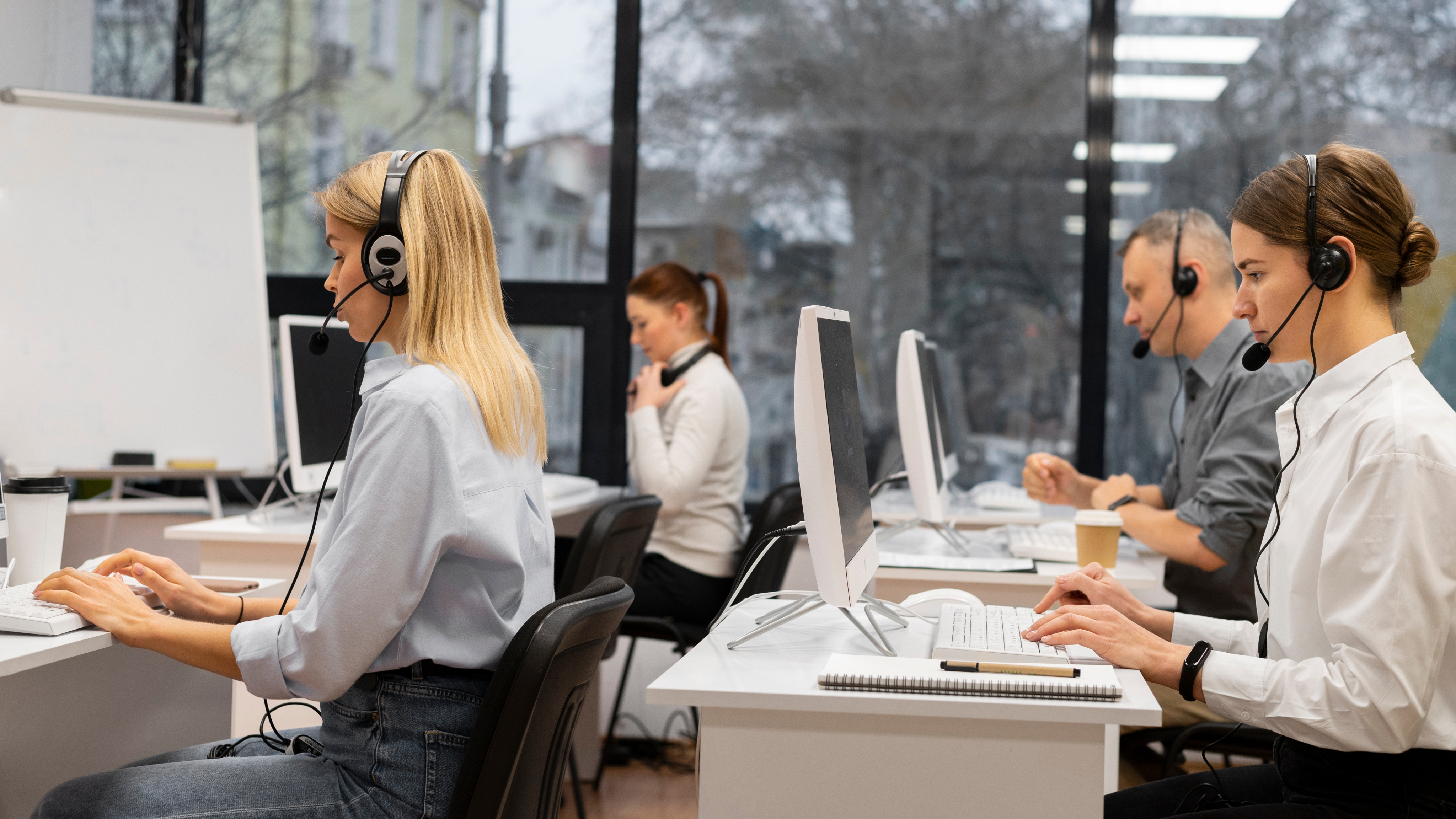 Czym jest call center i kiedy przydaje się w e-commerce?